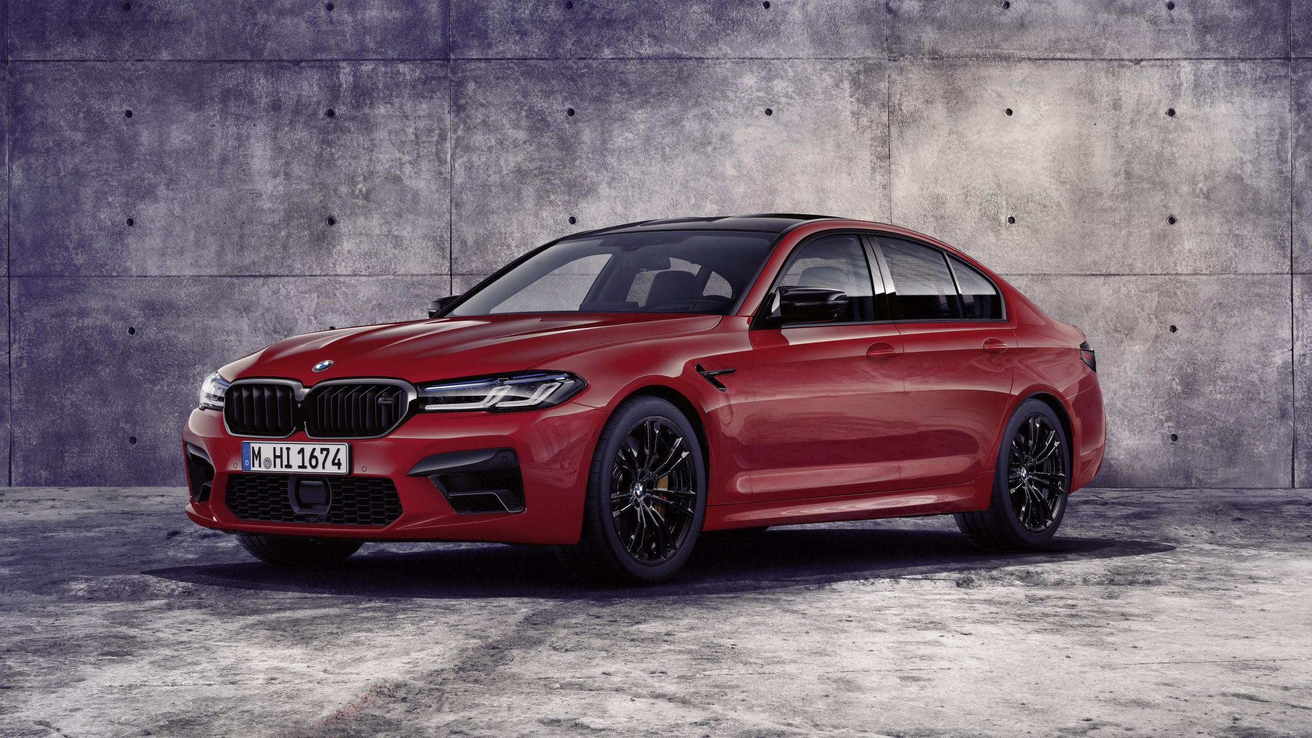 BMW M5 rossa berlina, 2560x1440 2K, Desktop