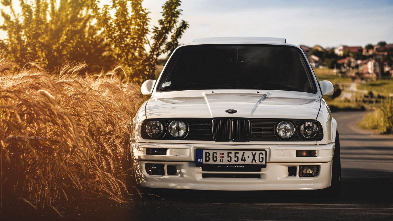 BMW E30 bianca, Serie 3, 1366x768 720p, ROG Asus Laptop