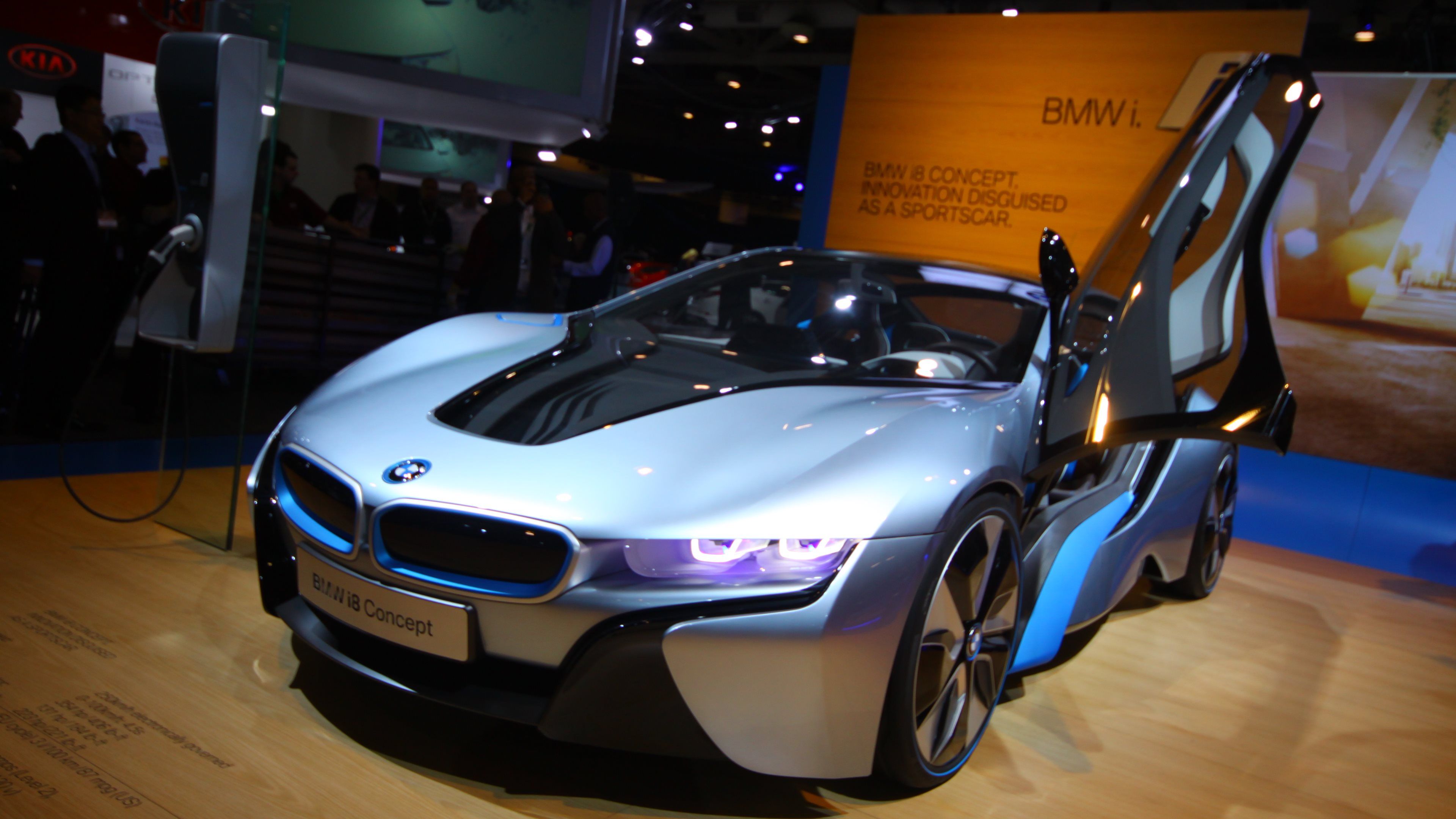 BMW Serie 3 rossa berlina, 1366x768 HD, Acer Nitro