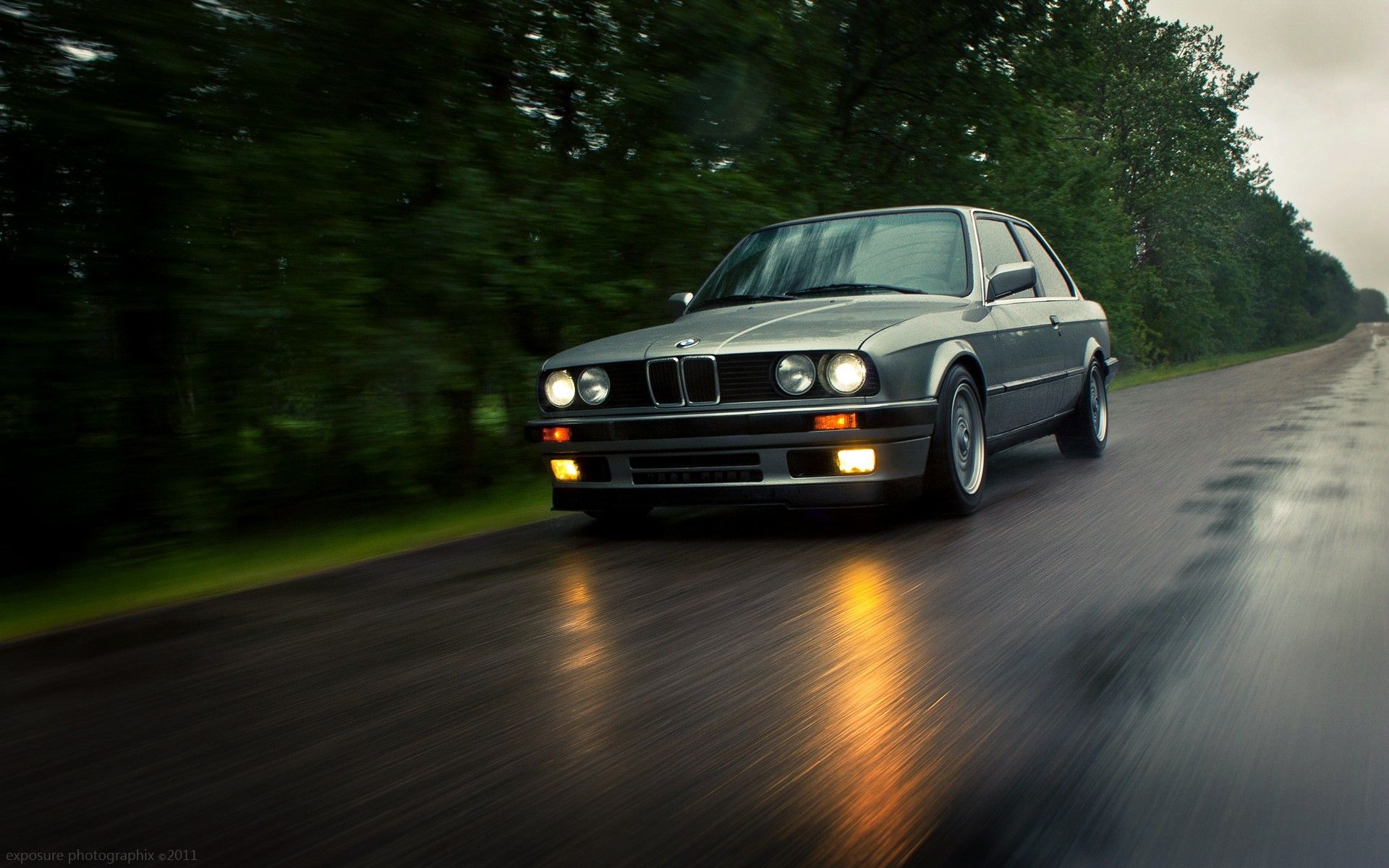 BMW E30 su strada bagnata, 1920x1200 Full HD+ WUXGA, Dell XPS