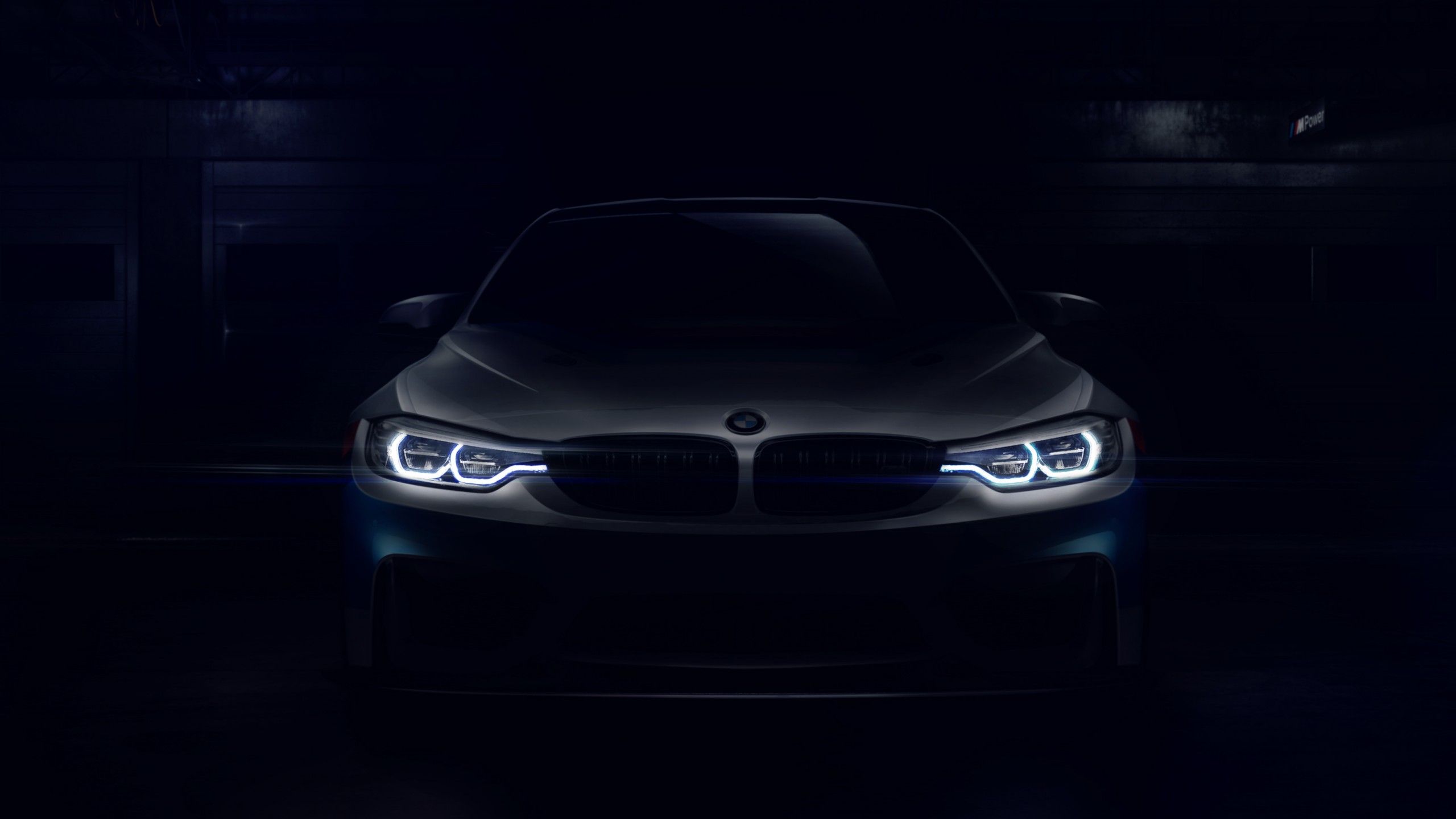 BMW berlina fari accesi buio, 2560x1440 2K QHD, PC