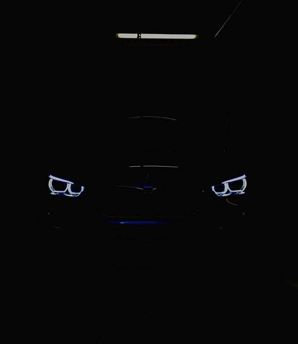 Auto BMW fari accesi buio, 1000x1156 Full HD Verticale, iPhone