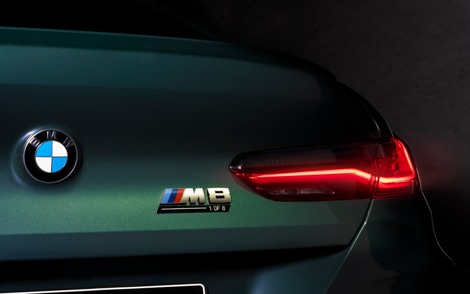 BMW M8 logo posteriore auto, 1920x1200 WUXGA, Desktop
