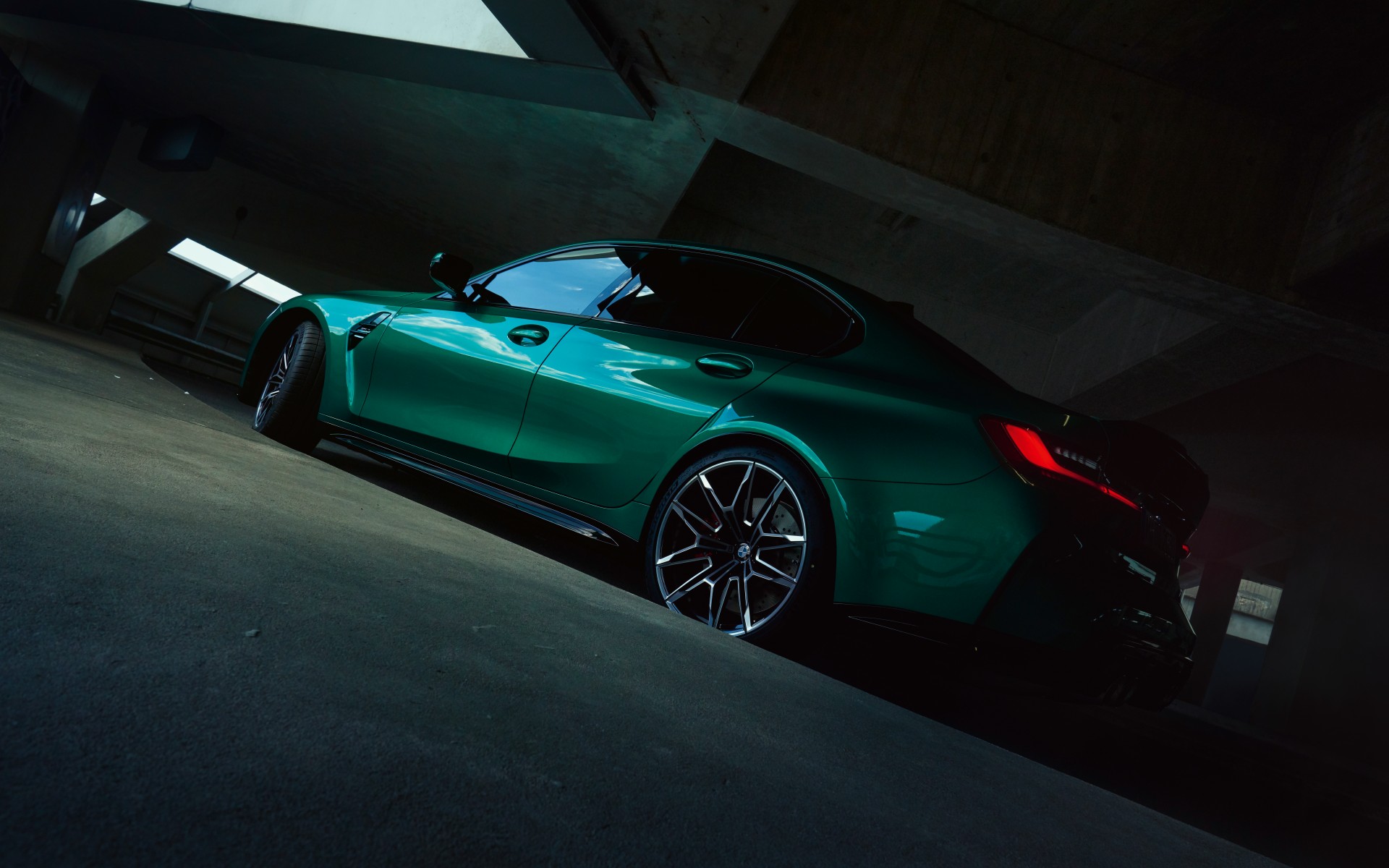 BMW verde in garage, 1920x1200 Full HD+, Desktop