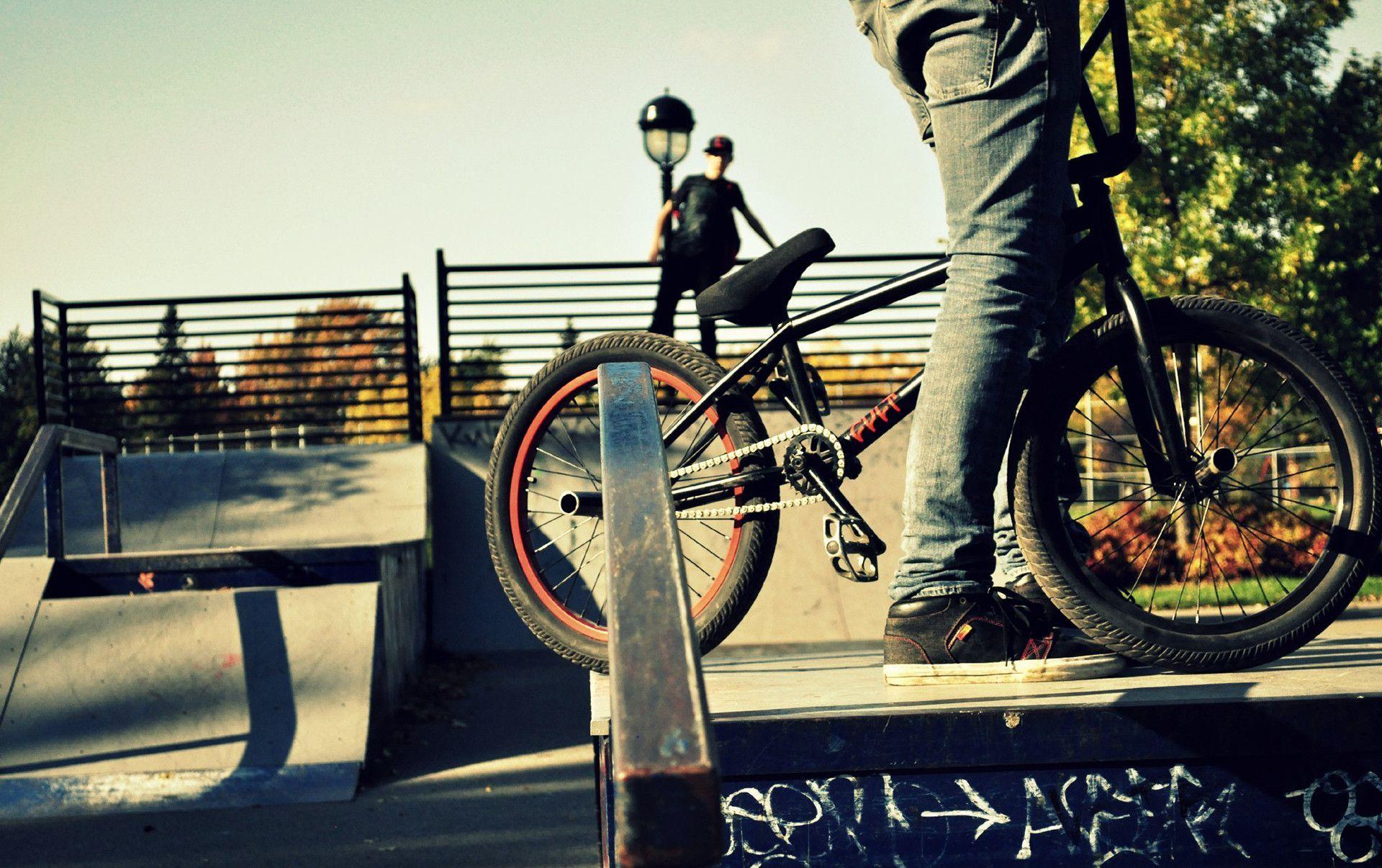Ragazzo animato in bicicletta, 1152x2048 Verticale, Telefono