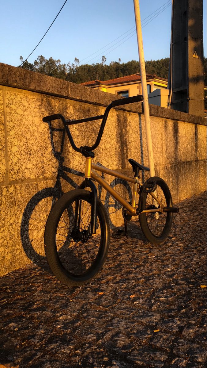 Bici BMX dorata muro, 676x1200 Verticale, Xiaomi