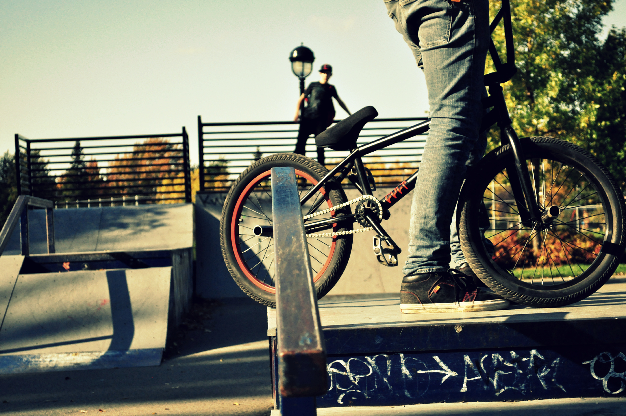 Ciclisti BMX in skatepark, 2000x1328 Hi-Res, PC