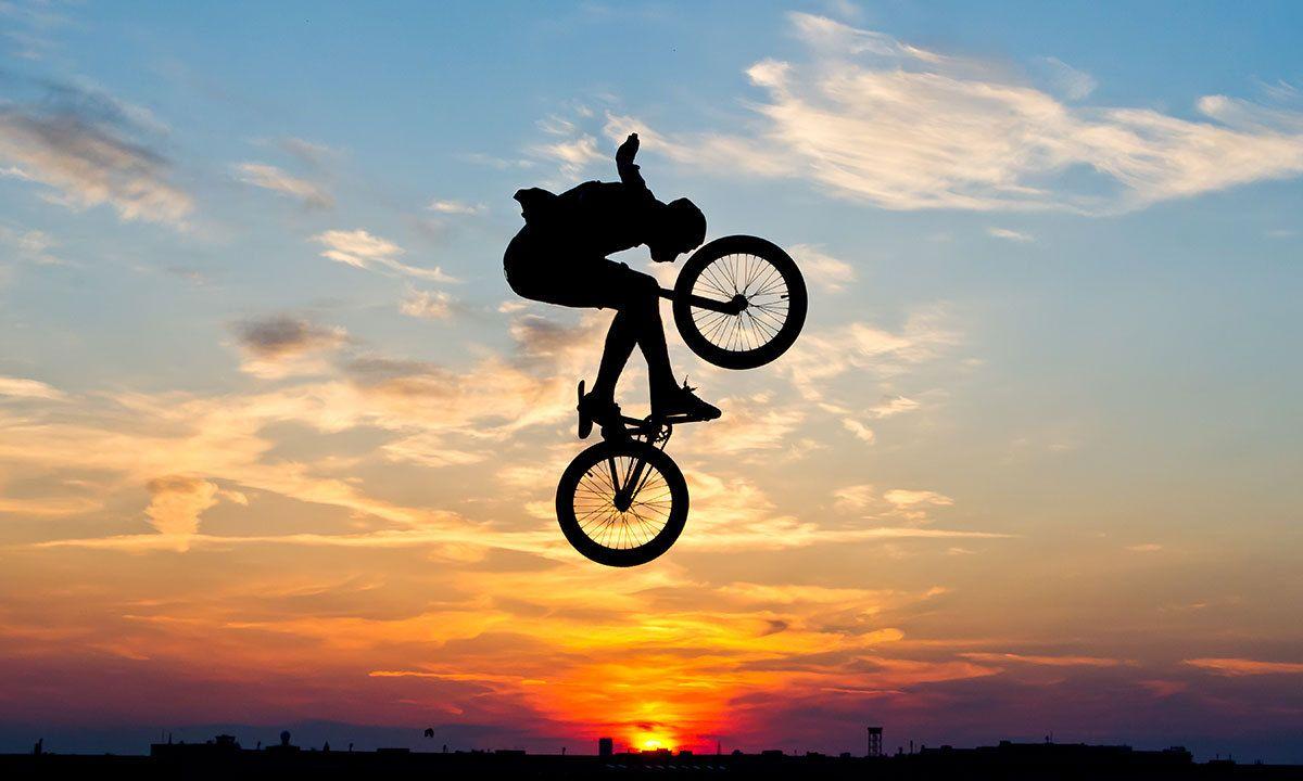 Silhouette BMX freestyle tramonto, 1200x720 HD, Lenovo Legion