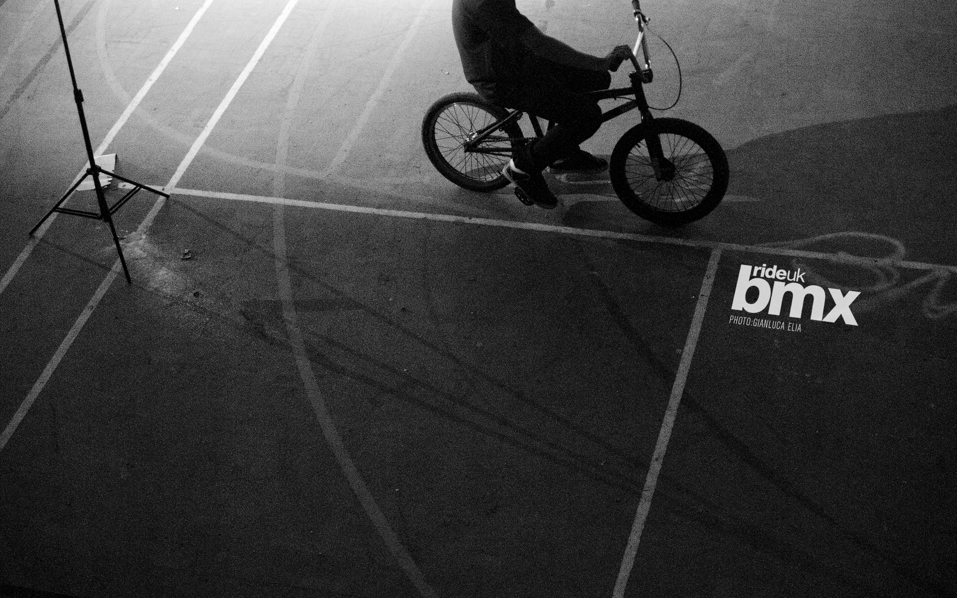 Ciclista BMX bianco e nero, 1920x1200 Full HD+, Desktop