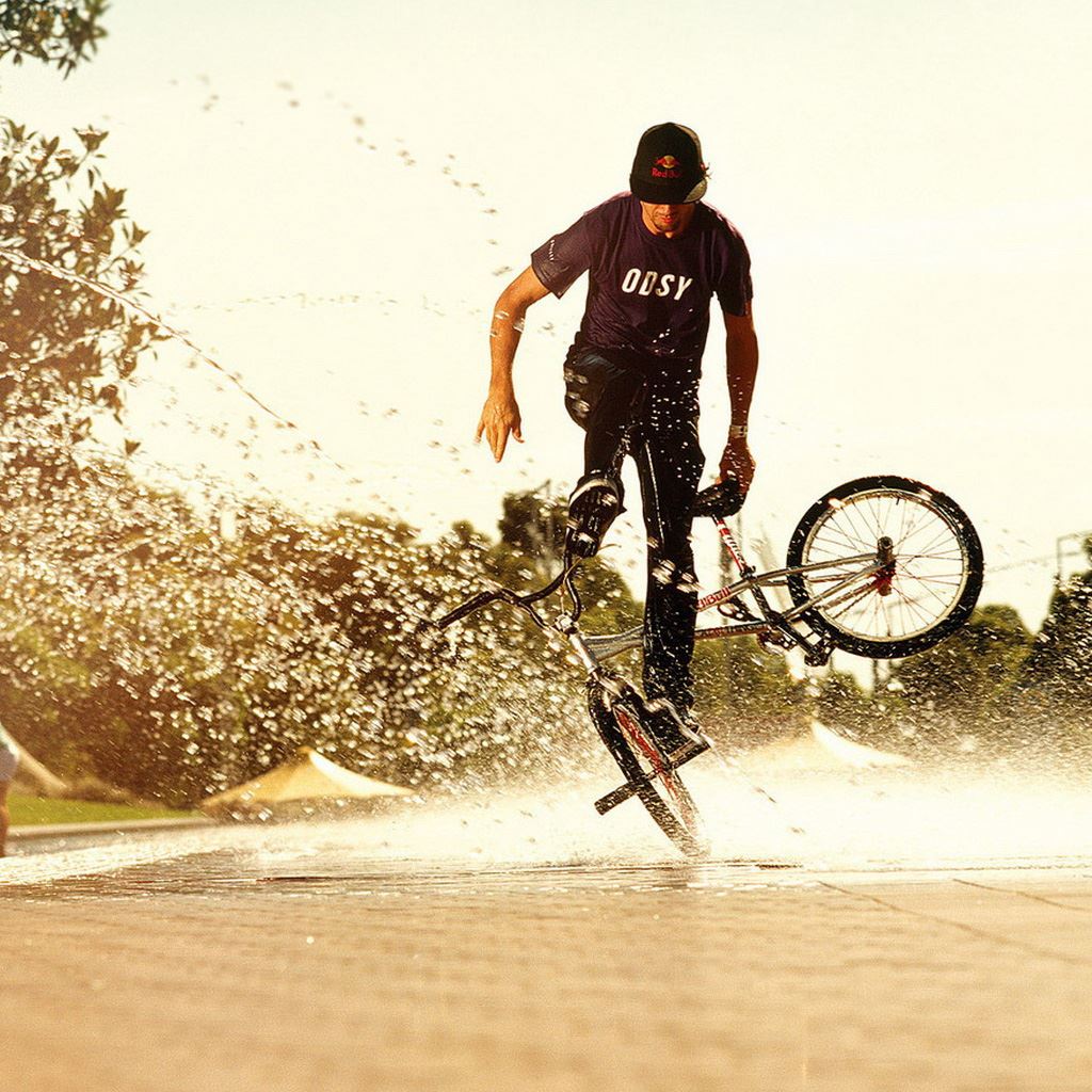 Ciclista BMX salto acqua, 1024x1024 HD, PC
