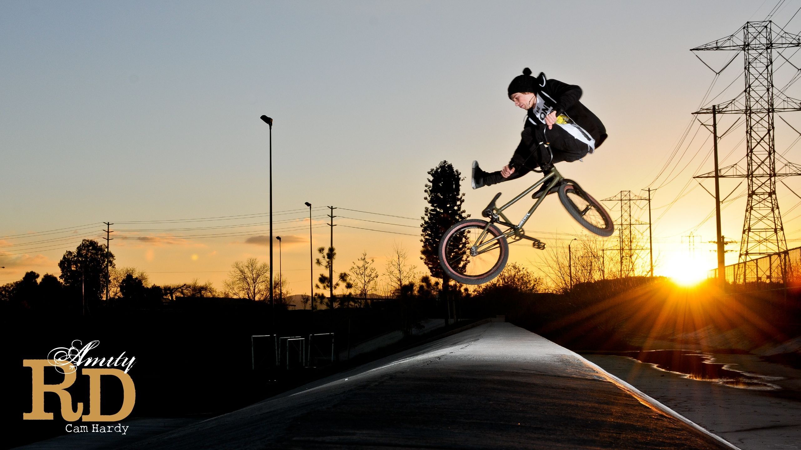 Ciclista BMX salto al tramonto, 2560x1440 2K, Monitor Gaming