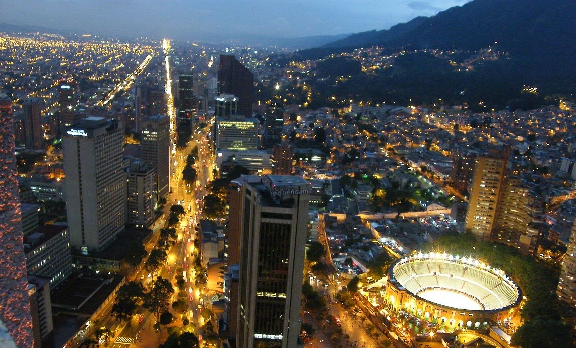 Bogotà notturna, luci città, 1332x850 720p, Laptop