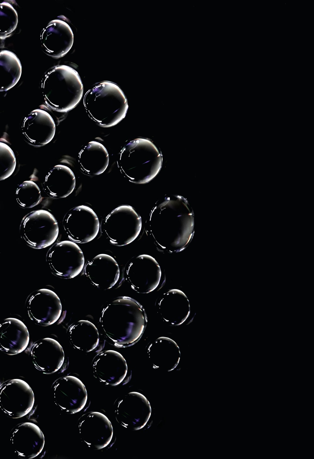 Bolle trasparenti su fondo nero, 1000x1461 Verticale, Telefono