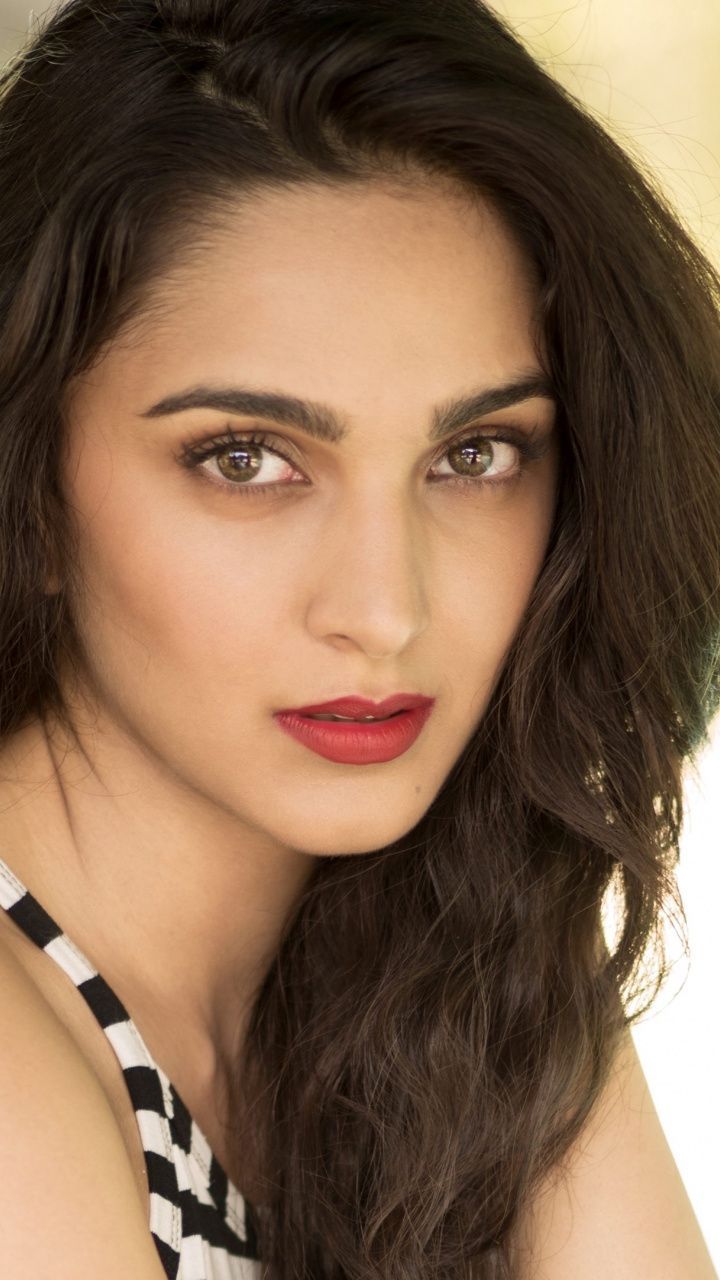 Kiara Advani, attrice Bollywood, 720x1280 Full HD Verticale, iPhone