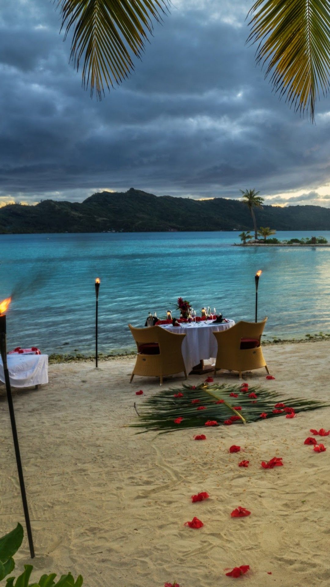 Cena romantica spiaggia Bora Bora, 1080x1920 Verticale, Mobile