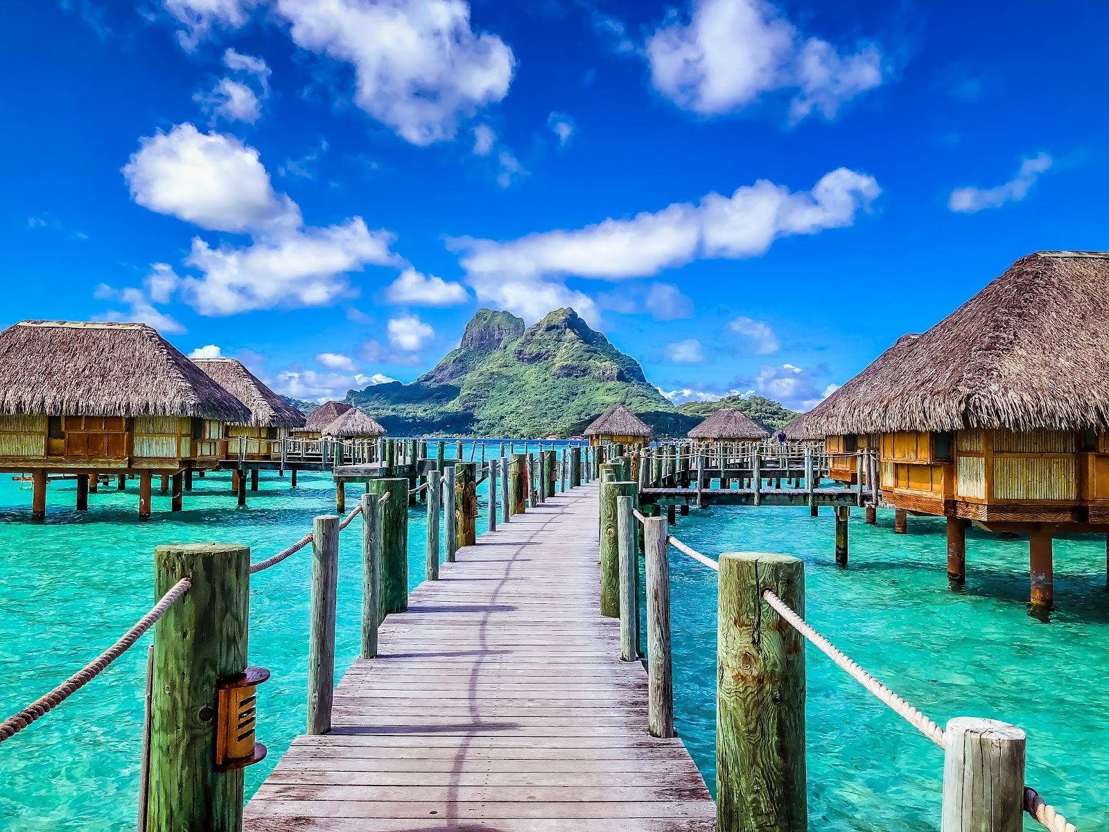 Bungalow overwater Bora Bora, 1600x1200 900p, Desktop