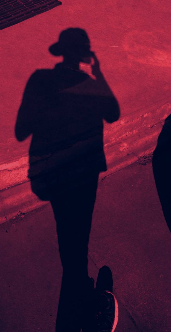 Ombra persona su strada rossa, 660x1280 Verticale, Telefono