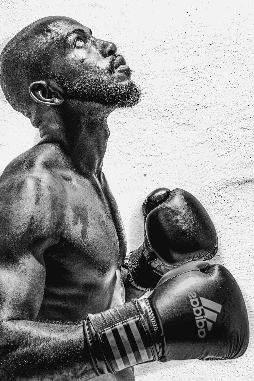 pugile muscoloso guantoni Adidas, tre strisce, 1000x1500 Full HD Verticale, Smartphone