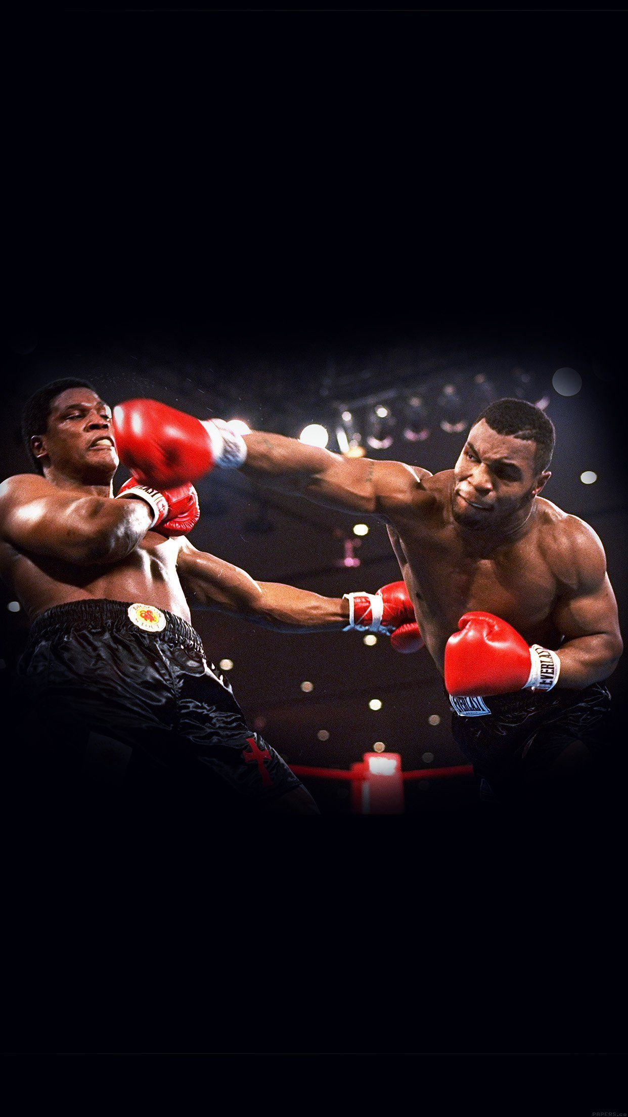 Mike Tyson colpo sul ring, 1242x2208 Verticale, Mobile