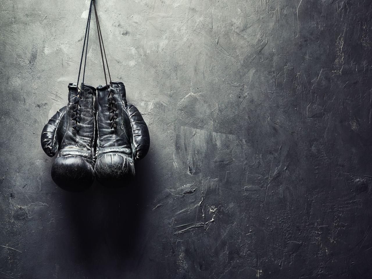 guantoni boxe neri parete grigia, 1280x960 HD, Desktop