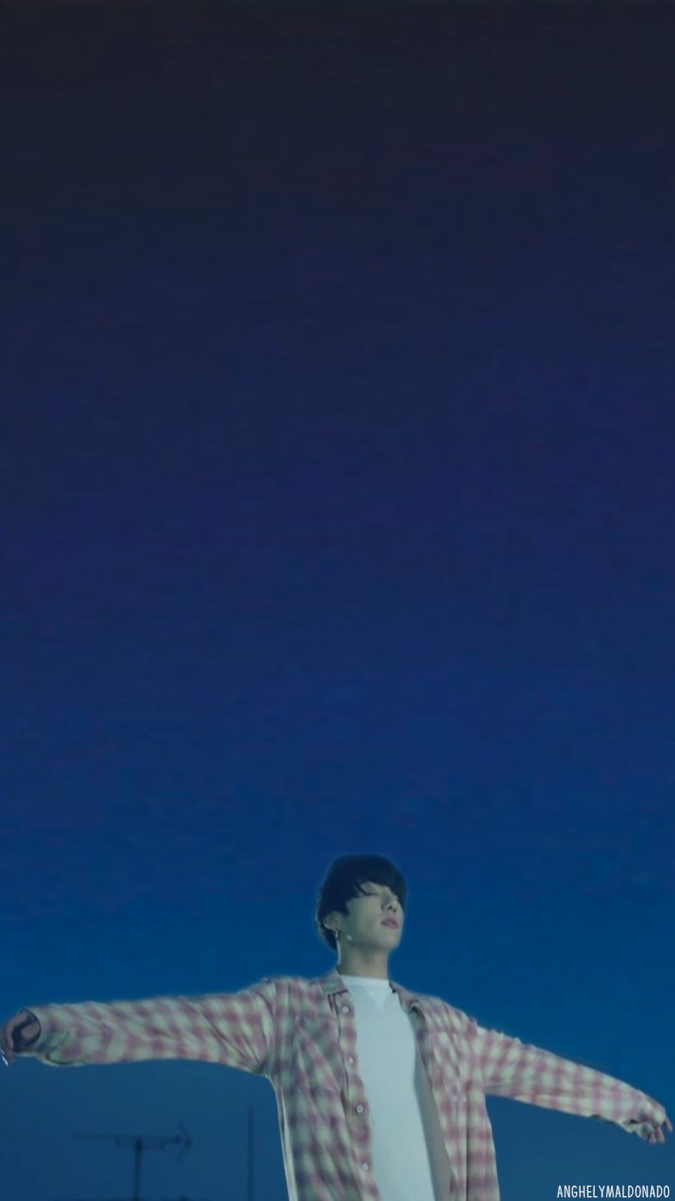 Ragazzo braccia aperte cielo blu, 960x1708 Verticale, POCO