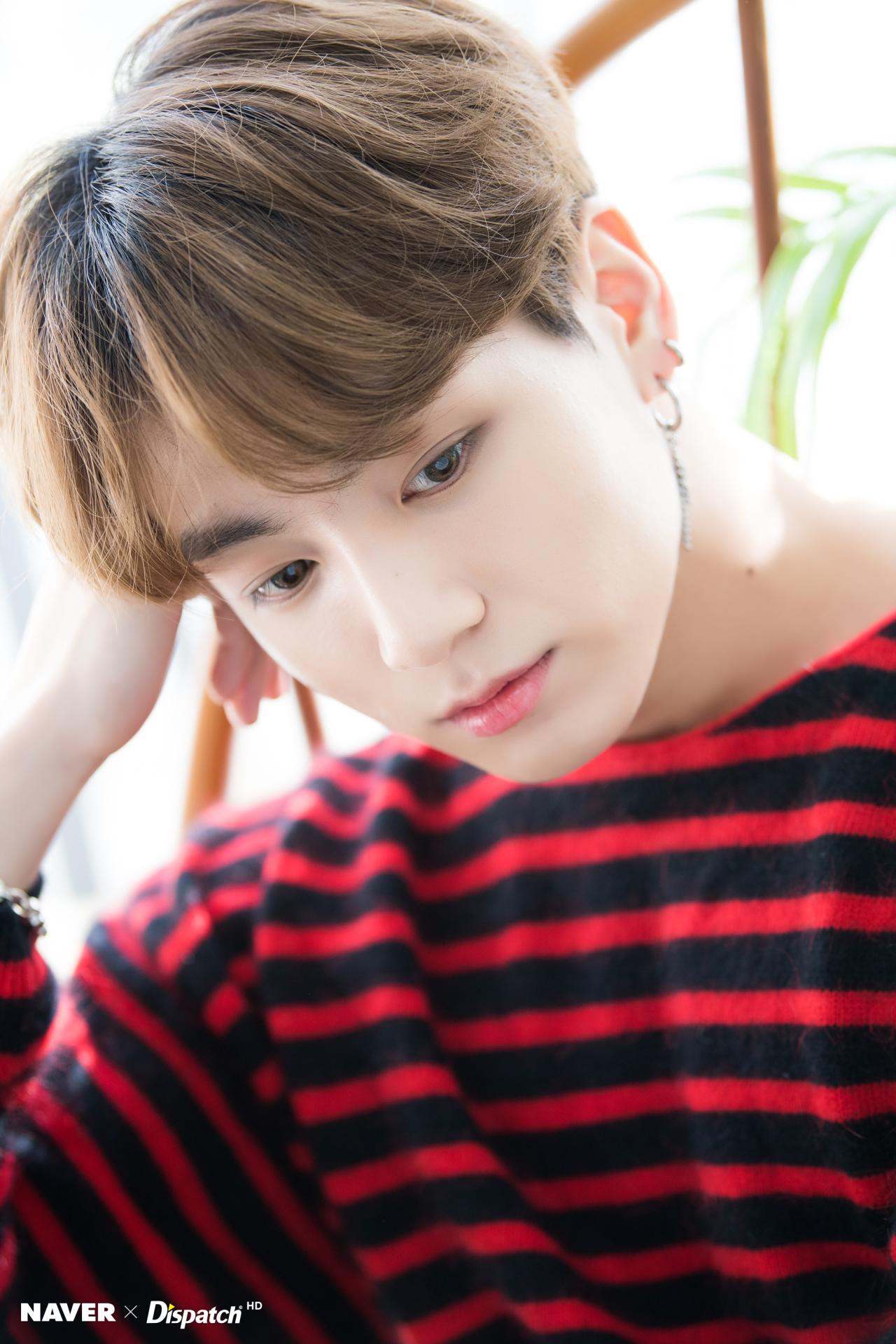 Jungkook BTS maglia righe, 1280x1920 Verticale, Mobile