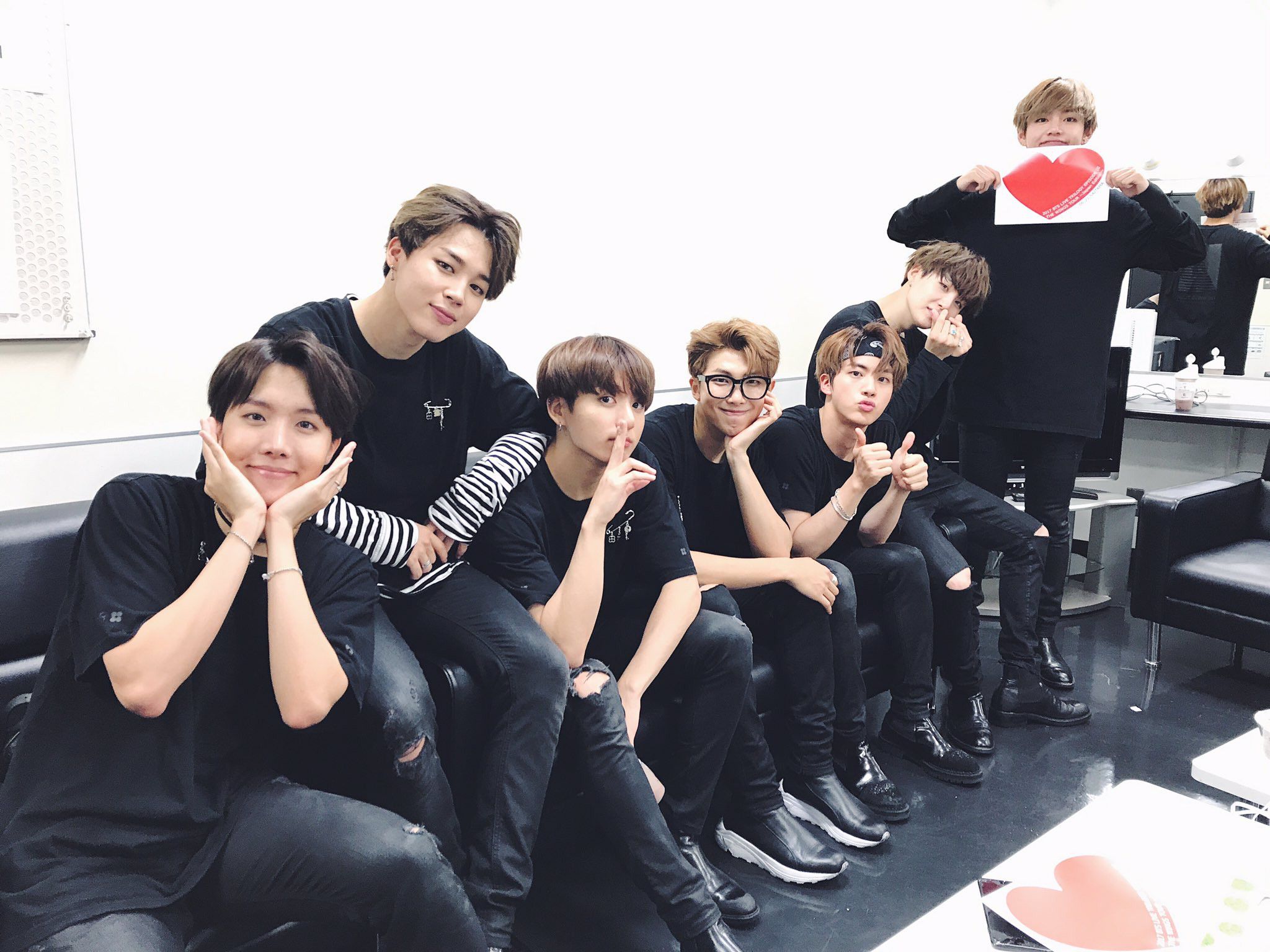 Gruppo BTS backstage insieme, 2048x1536 alta risoluzione, Laptop