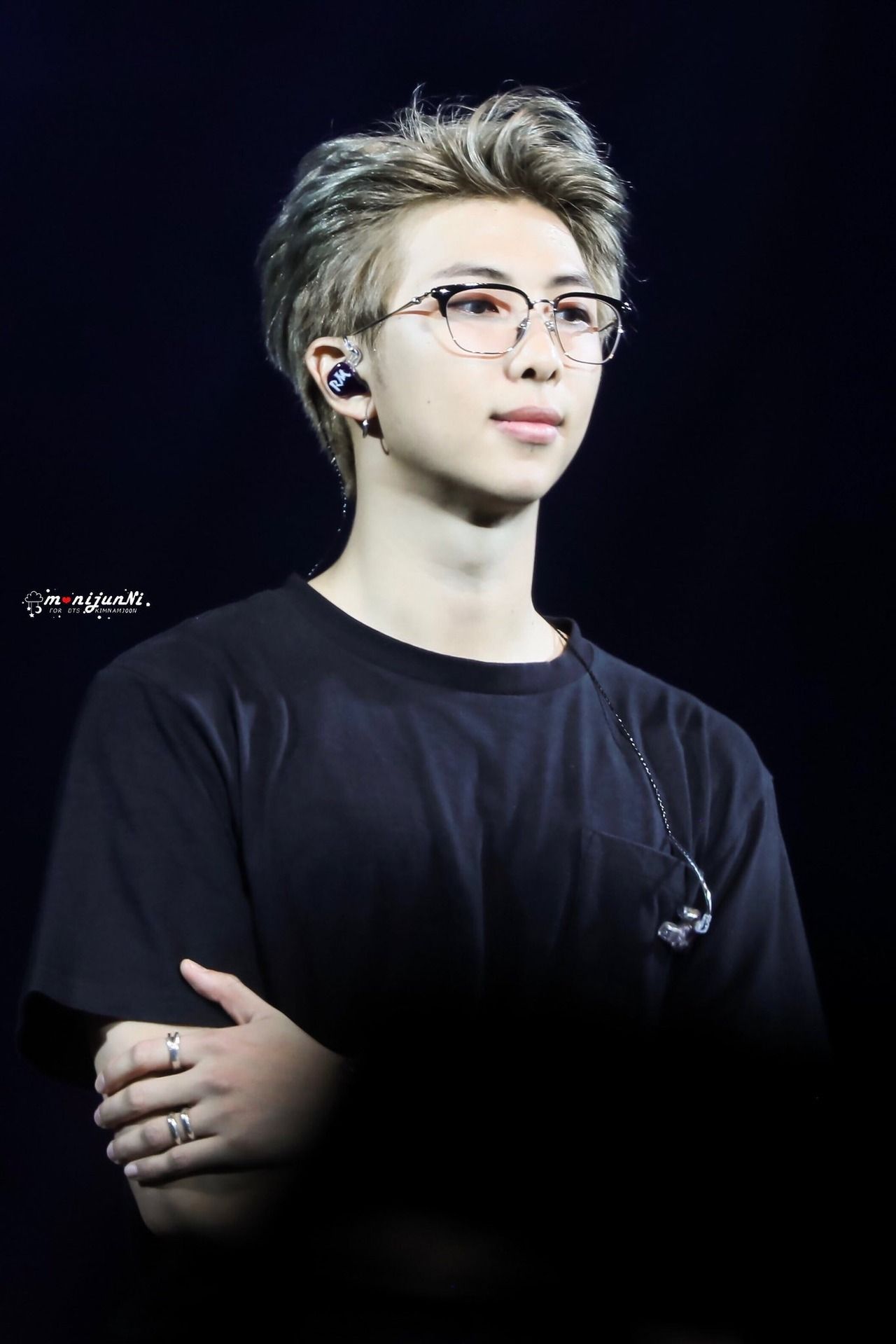 Kim Namjoon RM occhiali maglietta nera, 1280x1919 Full HD Verticale, iPhone
