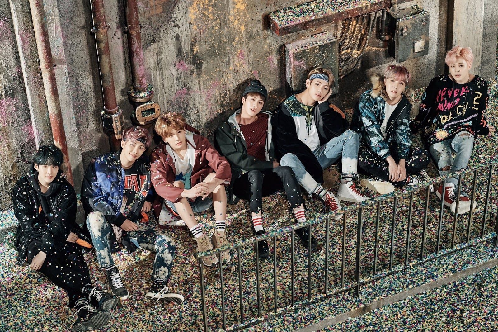 Gruppo BTS seduti ringhiera, 1600x1066 HD, Desktop
