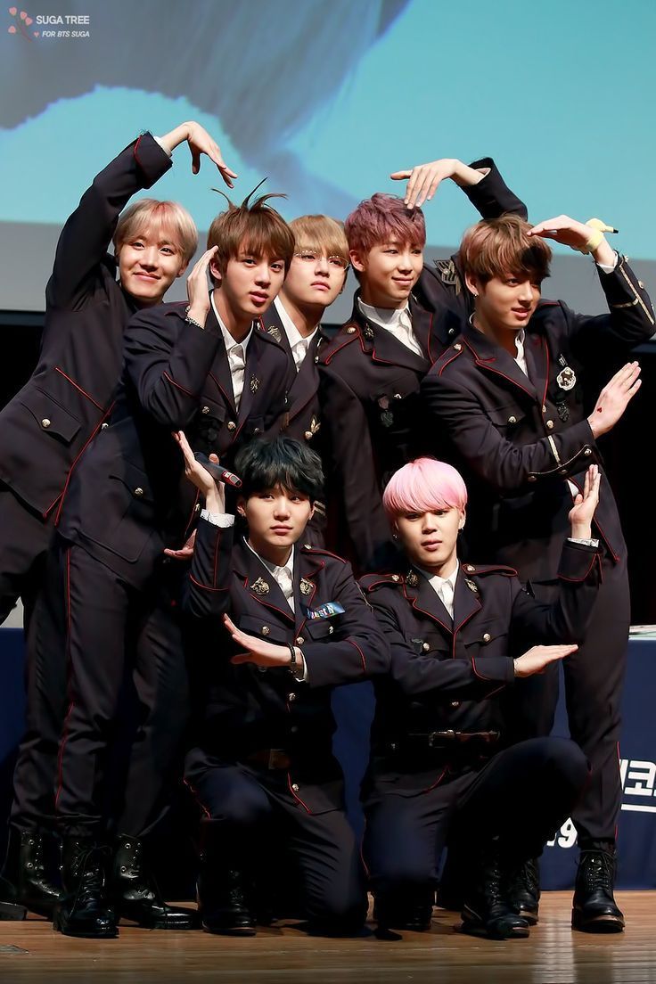 Gruppo BTS in completo nero, 736x1104 Full HD Verticale, iPhone