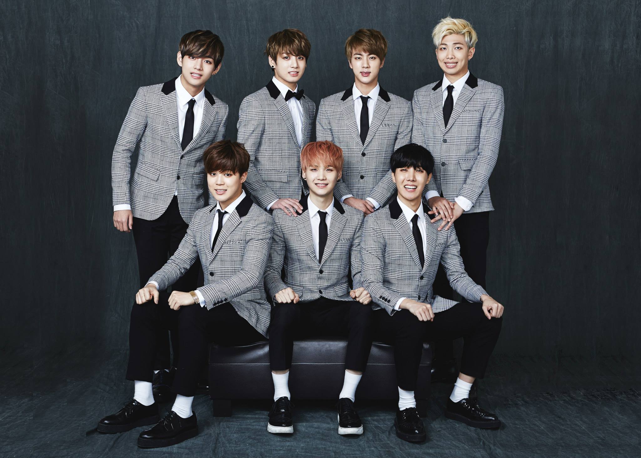 Gruppo BTS in giacca grigia, 2048x1463 2K, PC Desktop