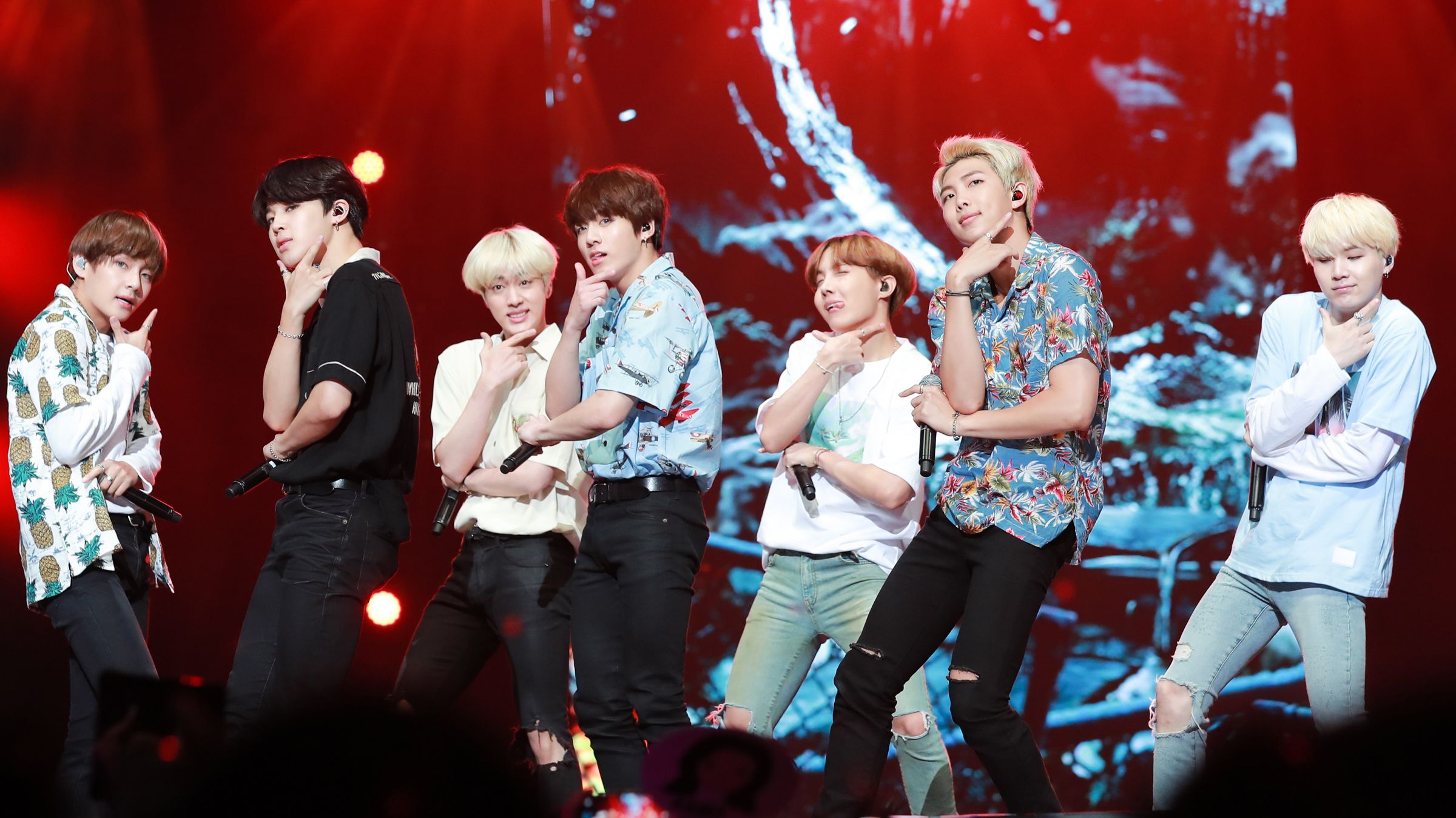 Gruppo BTS in concerto, 2400x1350 2K, Monitor Gaming