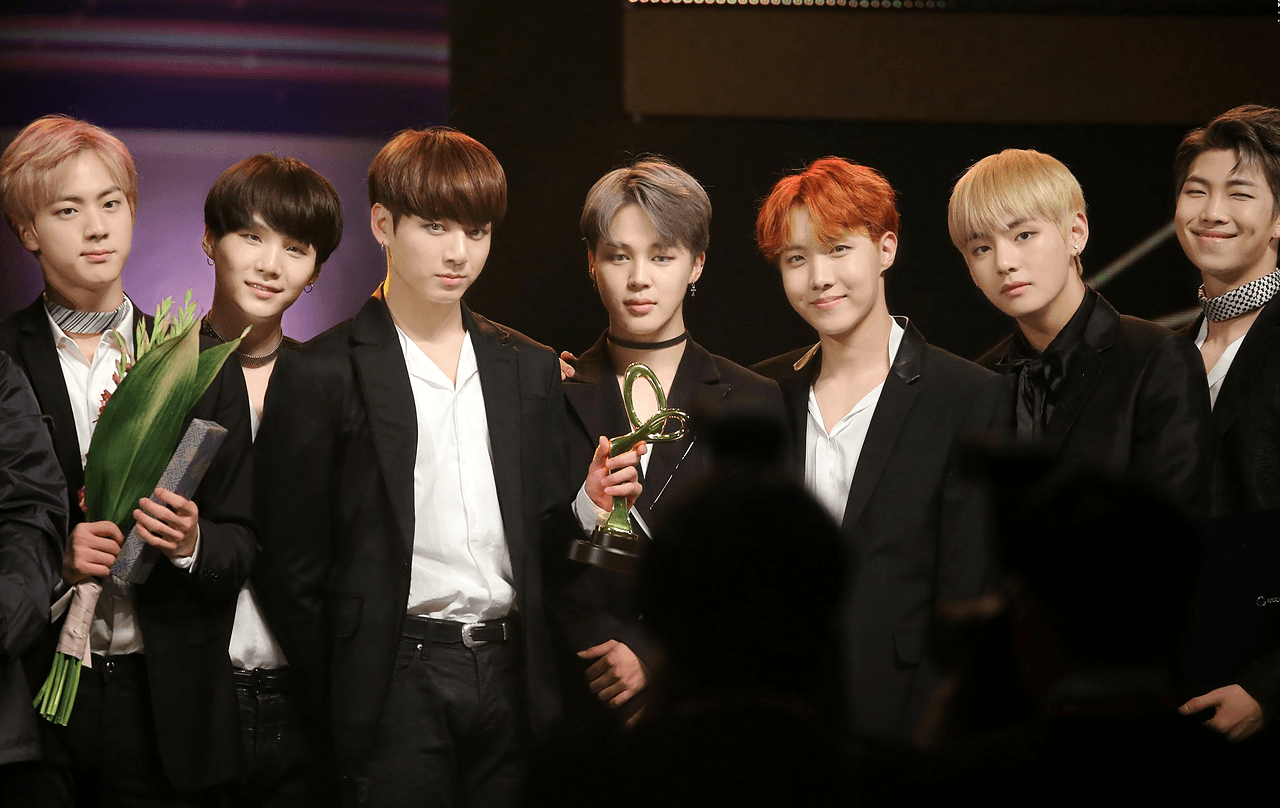 Gruppo BTS sul palco premiazione, 1280x808 720p, Monitor Gaming