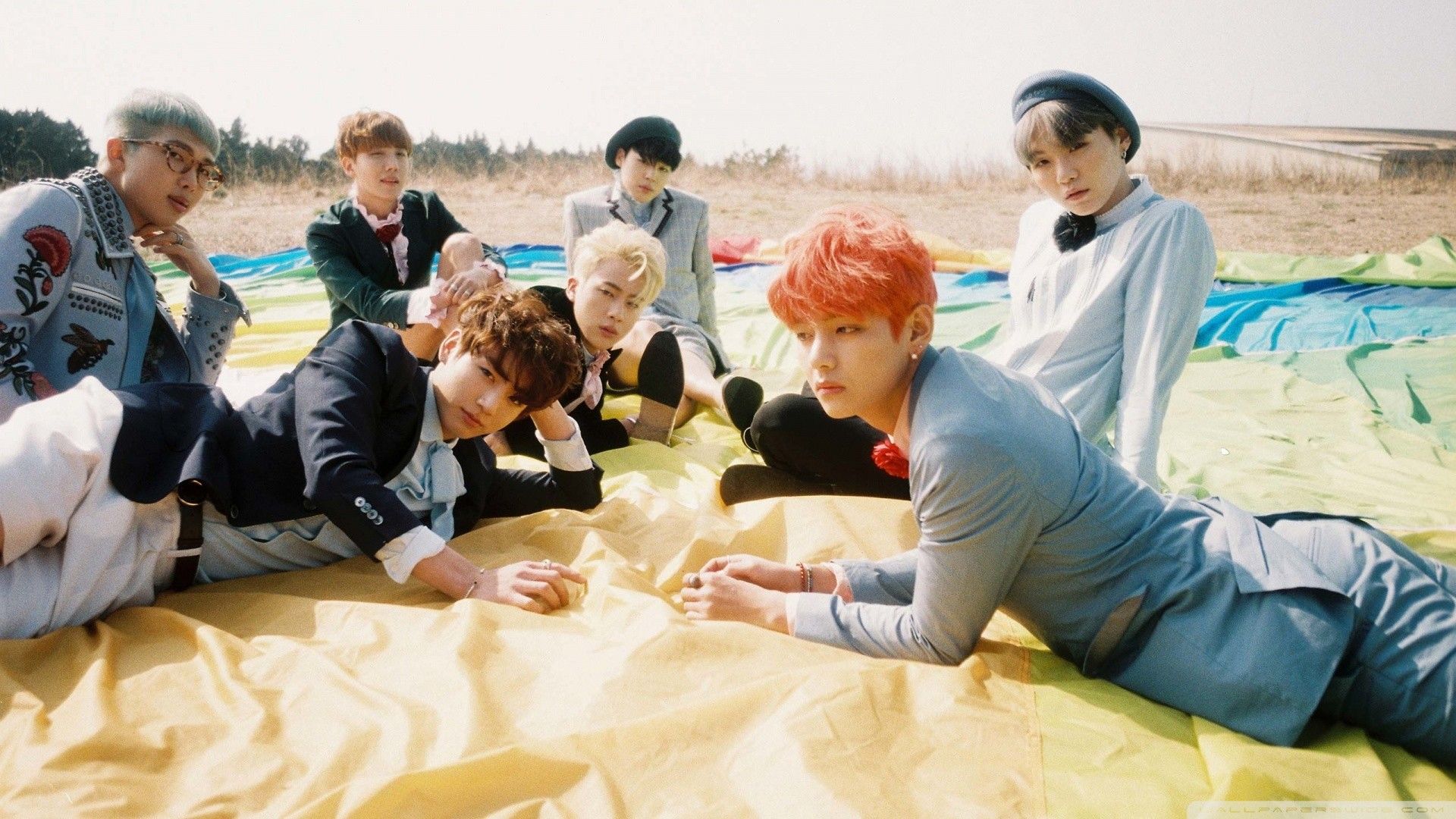 BTS gruppo seduto strada, Bangtan Sonyeondan, 1920x1080 1080p, Dell XPS