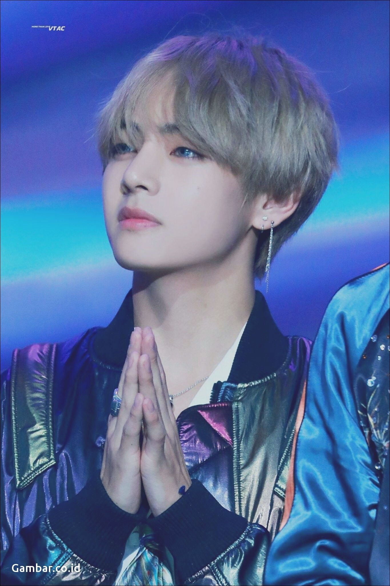 V BTS mani giunte palco, 1365x2048 Full HD Verticale, iPhone