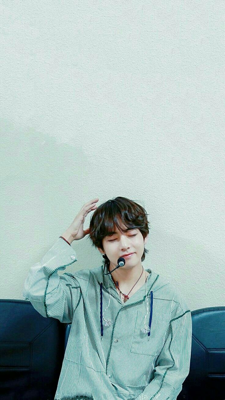 BTS V con felpa verde, 736x1308 Full HD Verticale, Smartphone