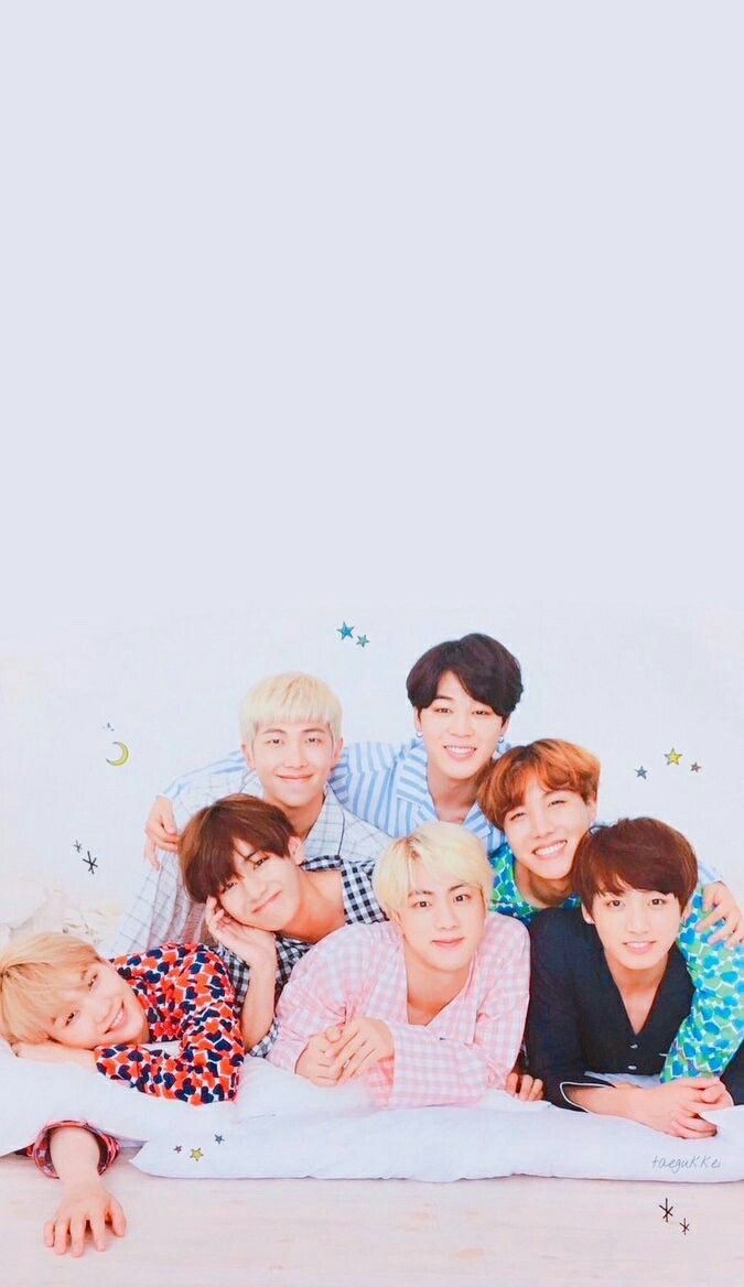 BTS sdraiati fiori pastello, gruppo K-pop, 675x1168 Verticale, Telefono