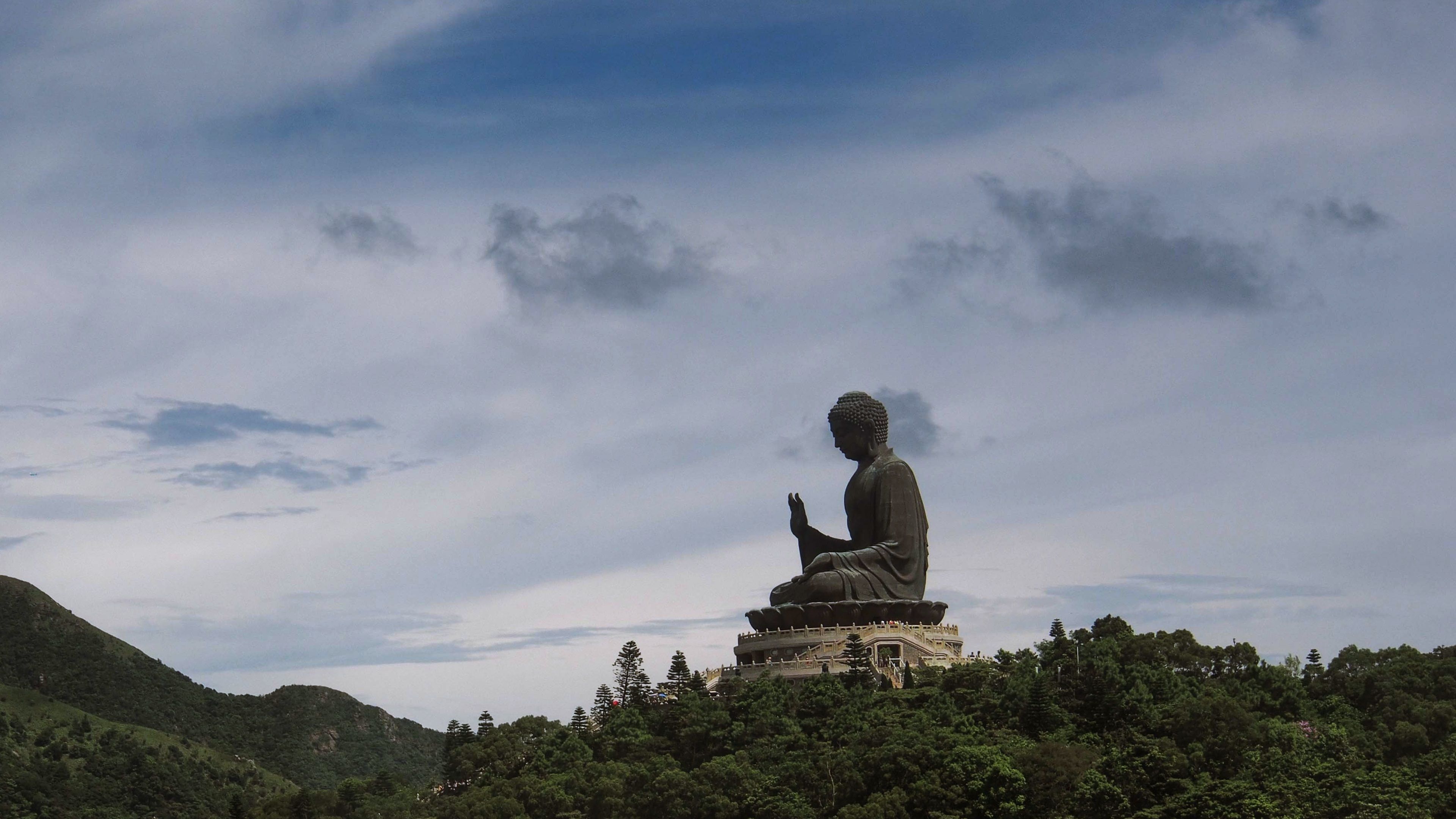 Statua Buddha su collina verde, 3840x2160 UHD, Monitor Gaming