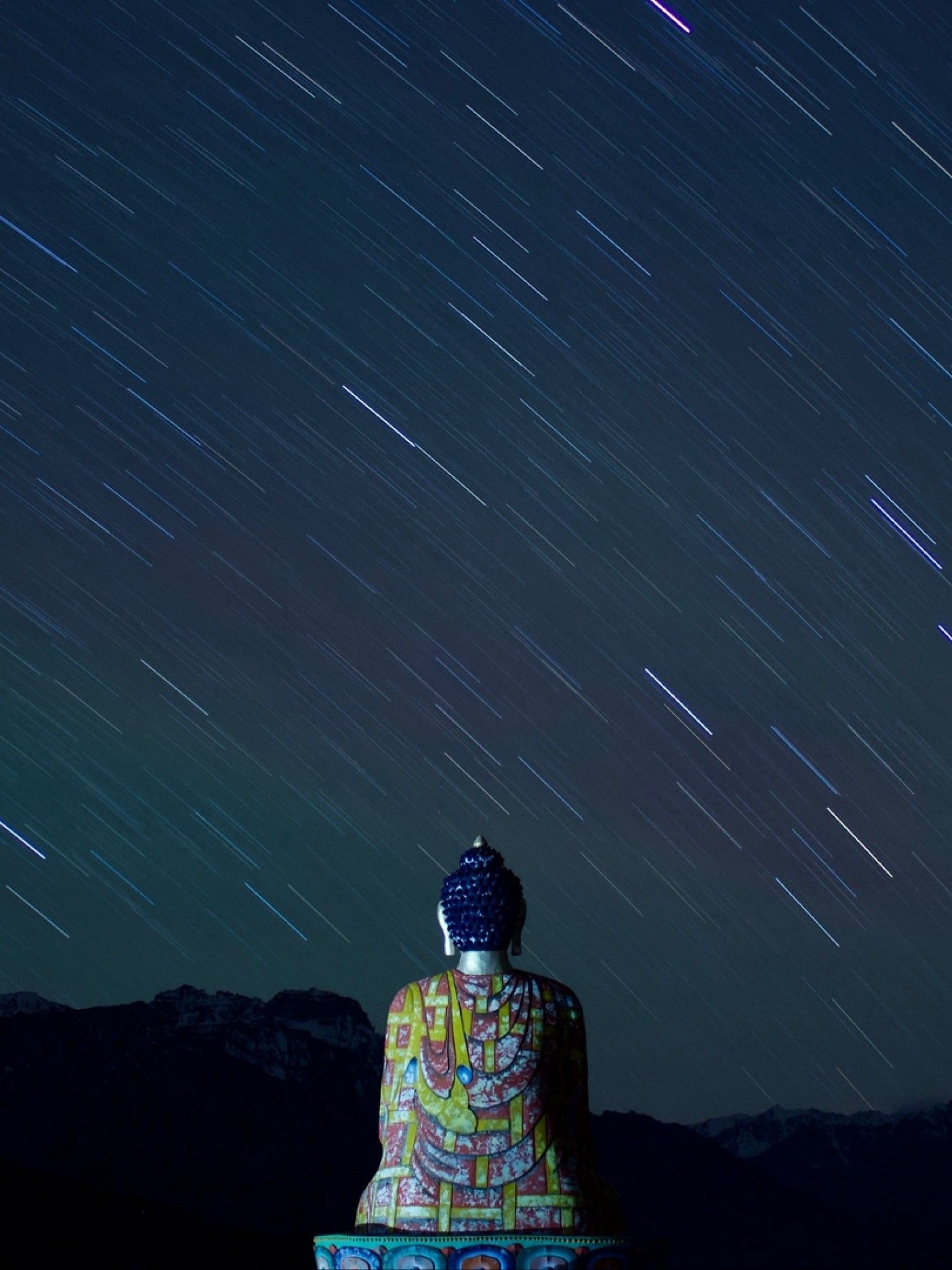 Statua di Buddha sotto stelle cadenti, 1536x2048 Verticale, Telefono