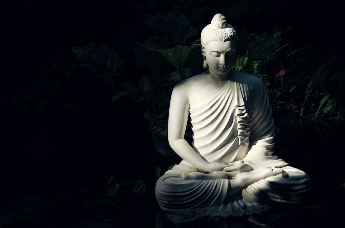 Statua di Buddha meditante, 1366x903 HD, Desktop