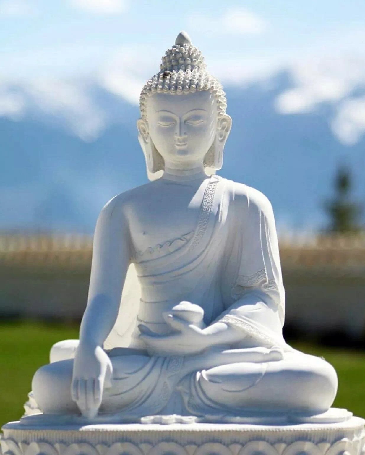 Statua Buddha bianca meditazione, 1235x1539 Verticale, Telefono
