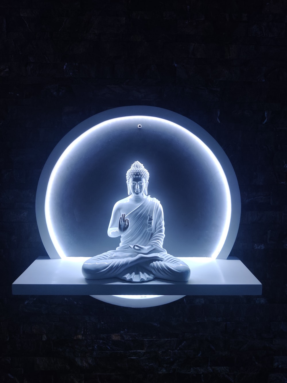 Statua Buddha con cerchio luminoso, 1000x1333 Verticale, Mobile
