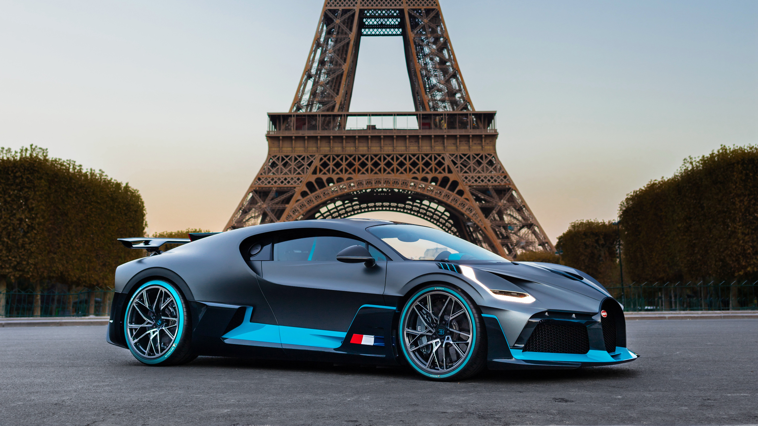 Bugatti Divo a Parigi, W16, 2880x1620 2K+, Desktop