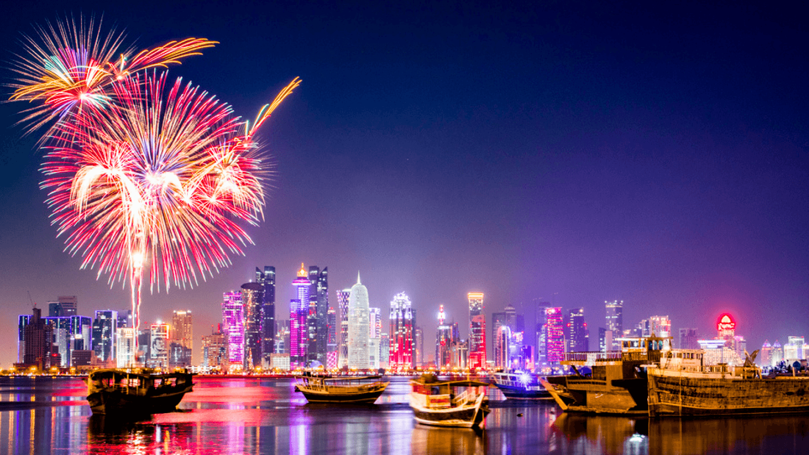 Fuochi d'artificio skyline Doha, 1600x900 HD Ready, Desktop