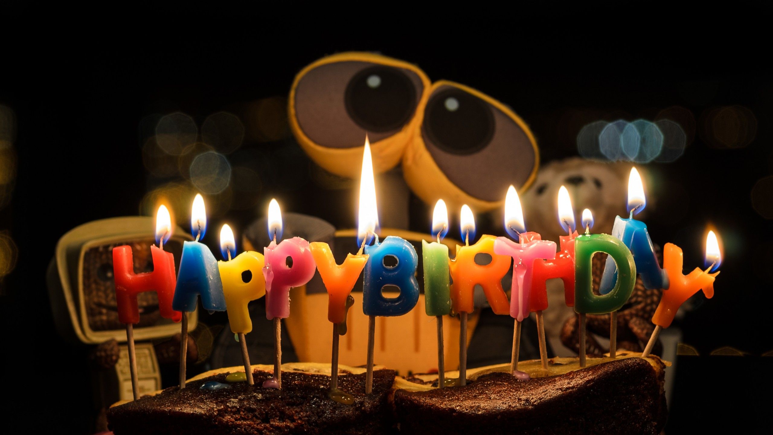 Wall-E candeline Happy Birthday, 2560x1440 2K QHD, Monitor Gaming