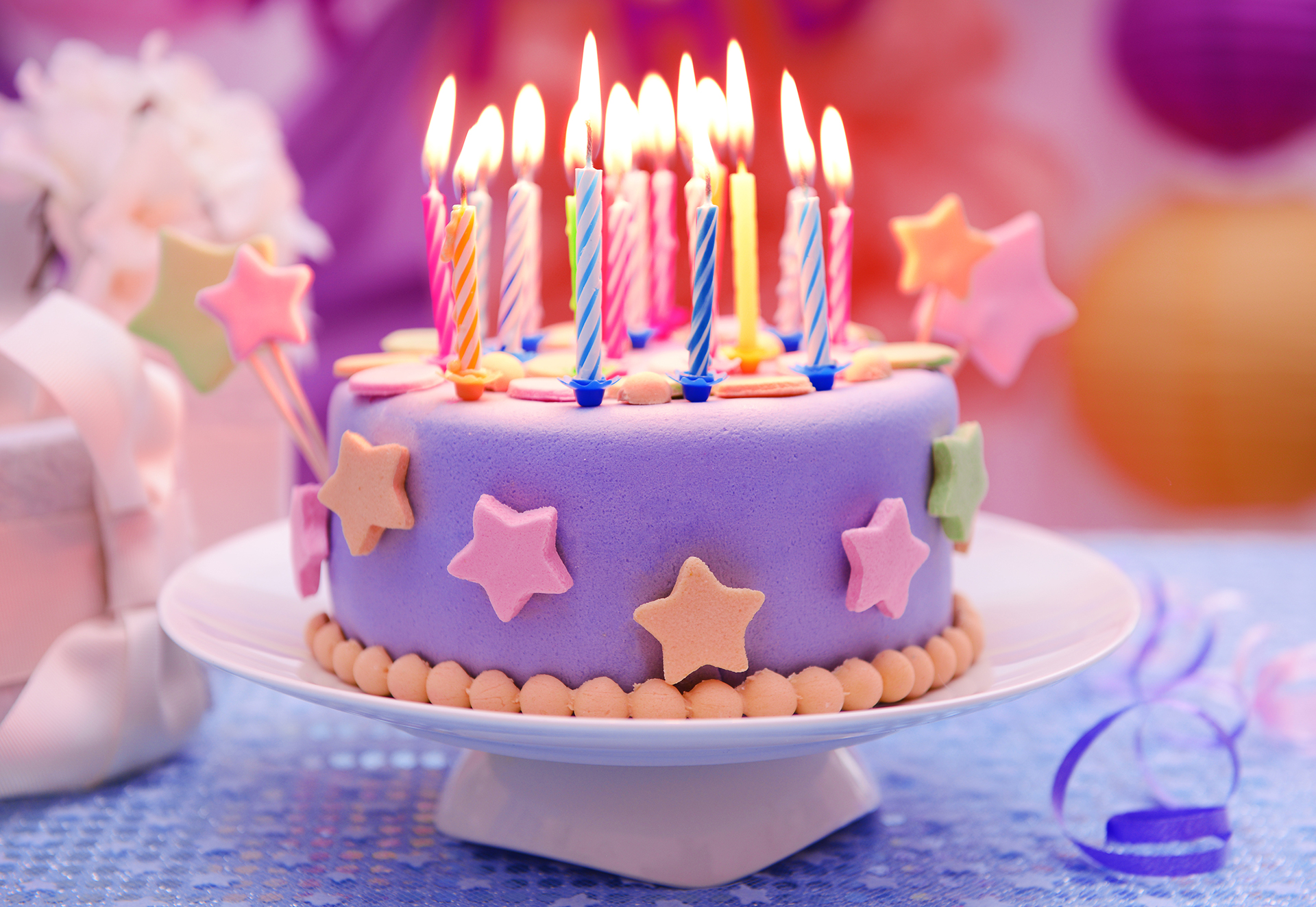 Torta compleanno viola con candeline, 1920x1324 Full HD+ WUXGA, Desktop