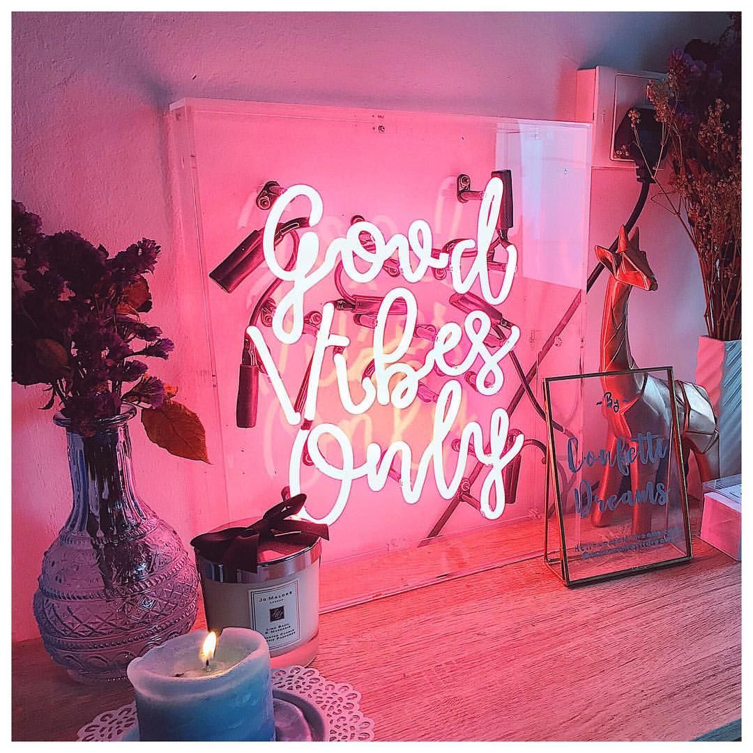 Insegna neon Good Vibes Only, 1080x1080 HD, PC