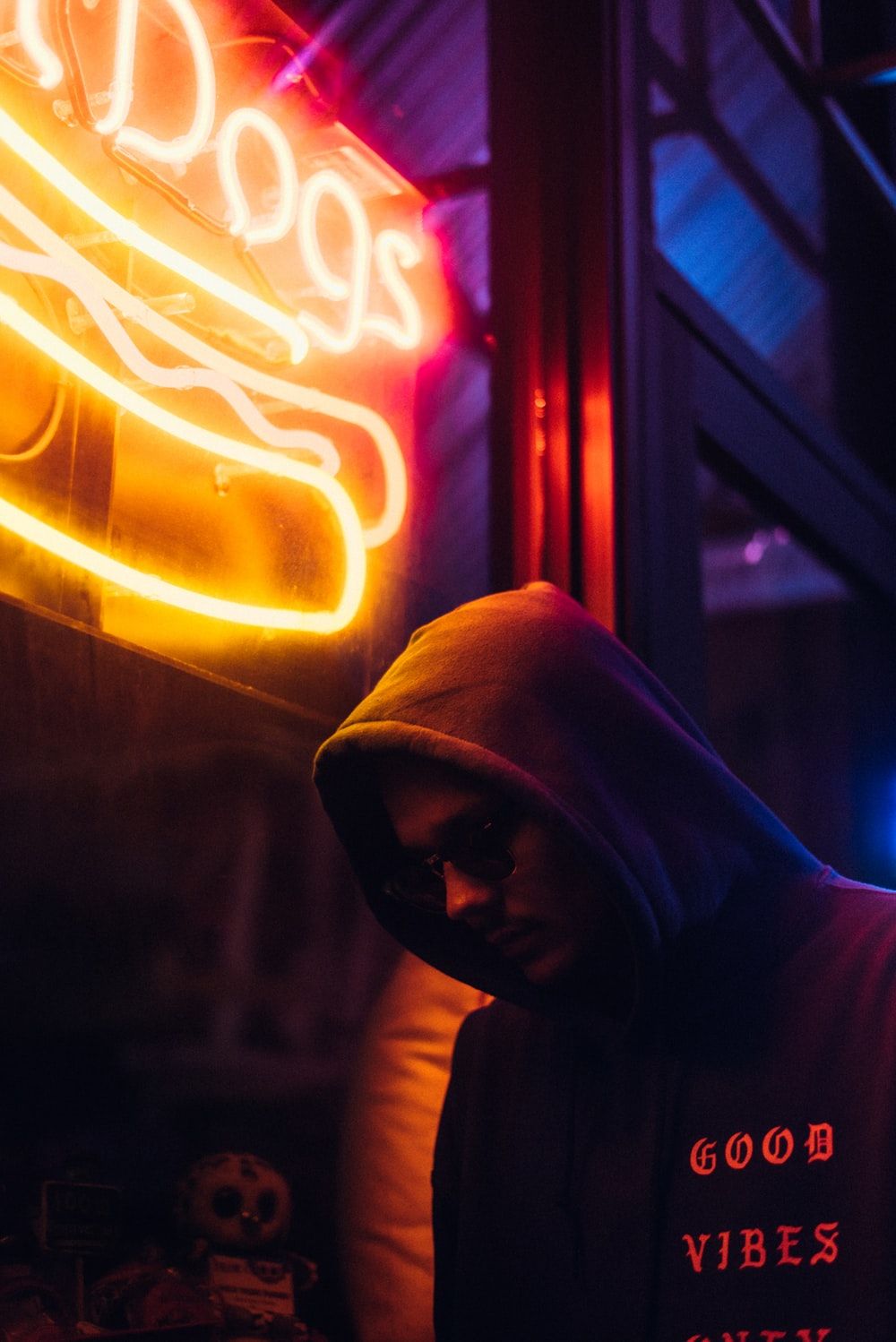 Uomo incappucciato insegna neon, 1000x1498 Full HD Verticale, Realme