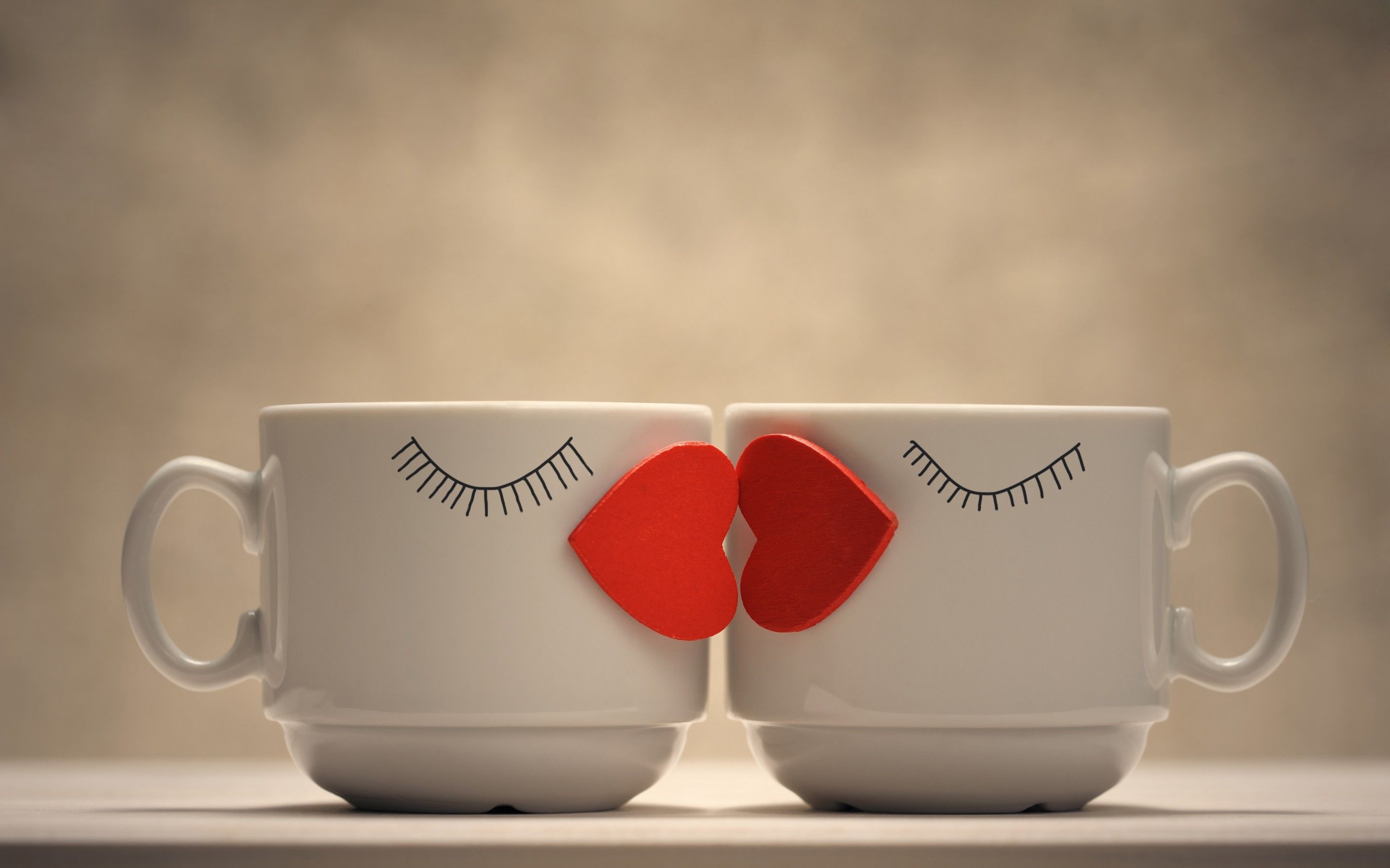 Due tazze bianche con bacio, 2880x1800 WQXGA, MacBook Pro