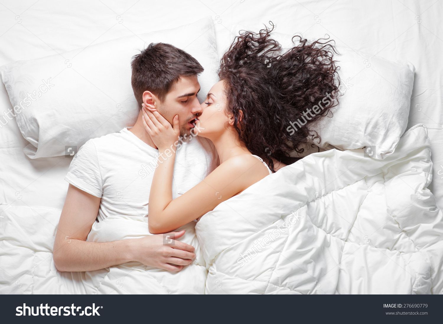 Coppia si bacia a letto, 1500x1098 HD, Desktop